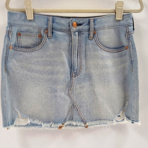 American Eagle AEO Light Blue Denim Mini Skirt Distressed Size 8 - Picture 1 of 6